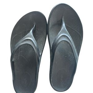 Oofoo’s OOriginal Black Flip Flops